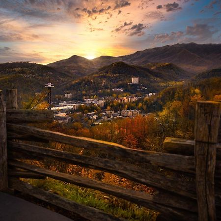 A Higher Calling, 1089 Of Free Area Attraction Tickets For Each Paid Day, Dollywood And More! Pigeon Forge Eksteriør bilde